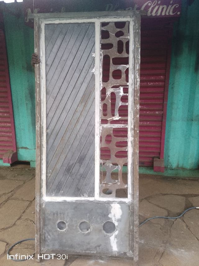 Metallic door