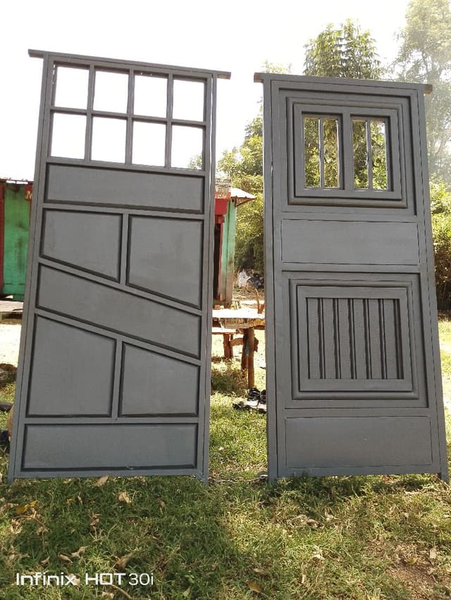 Metallic doors